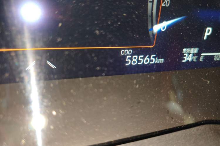 Used Toyota Camry 2021 2.5G Luxury Edition Odometer Close Up