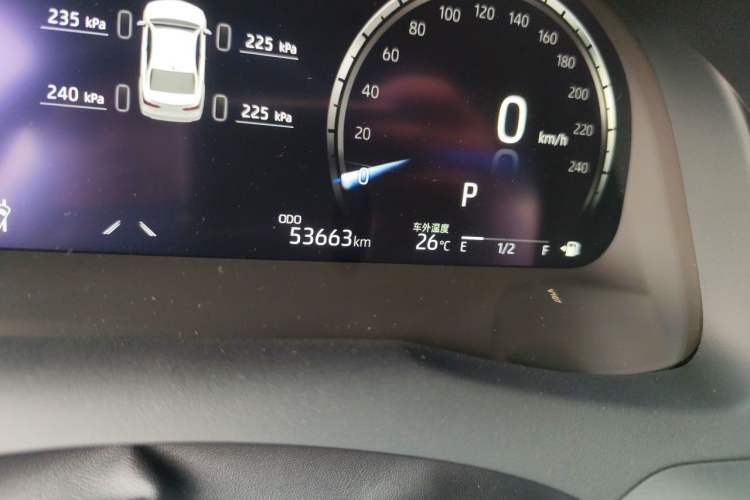 Used Toyota Camry 2021 2.5S Fēngshàng Edition Odometer Close Up