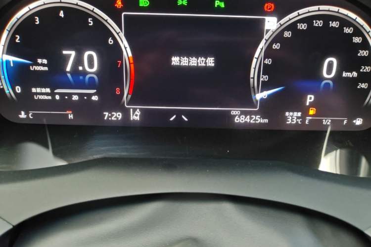 Used Toyota Camry 2021 2.5G Luxury Edition Odometer Close Up