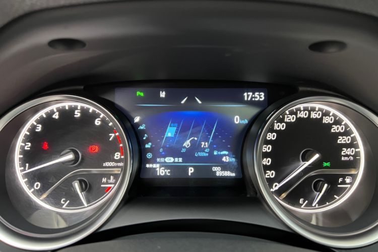 Used Toyota Camry 2021 2.0G Luxury Edition Odometer Close Up
