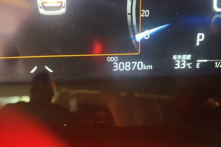Used Toyota Camry 2021 2.5G Luxury Edition Odometer Close Up