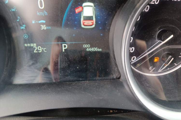 Used Toyota Camry 2021 2.0G Luxury Edition Odometer Close Up