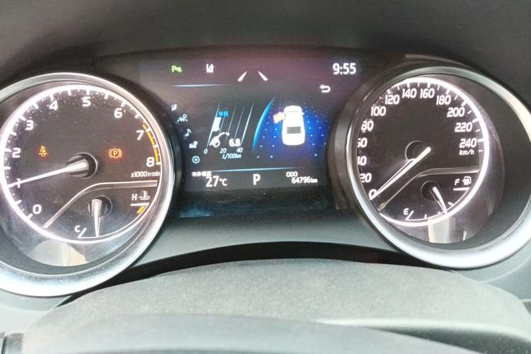 Used Toyota Camry 2021 2.0G Luxury Edition Odometer Close Up