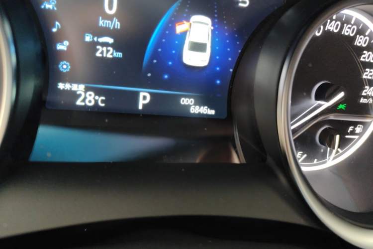Used Toyota Camry 2021 2.0G Luxury Edition Odometer Close Up