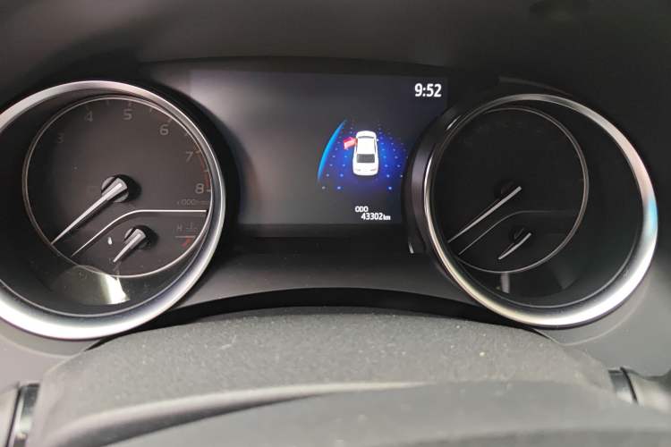 Used Toyota Camry 2021 2.0G Luxury Edition Odometer Close Up
