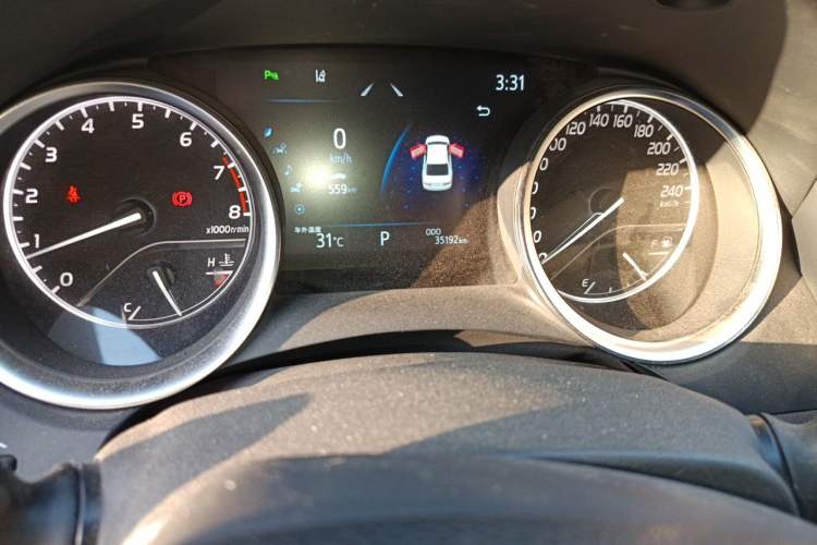 Used Toyota Camry 2021 2.0G Luxury Edition Odometer Close Up