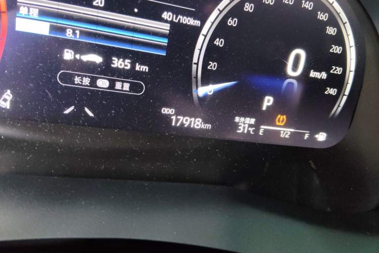 Used Toyota Camry 2021 2.5G Luxury Edition Odometer Close Up