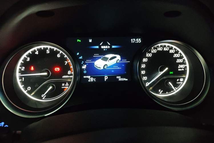 Used Toyota Camry 2021 2.0G Luxury Edition Odometer Close Up