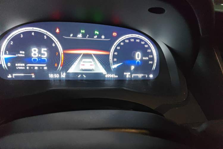 Used Toyota Camry 2021 2.5G Luxury Edition Odometer Close Up