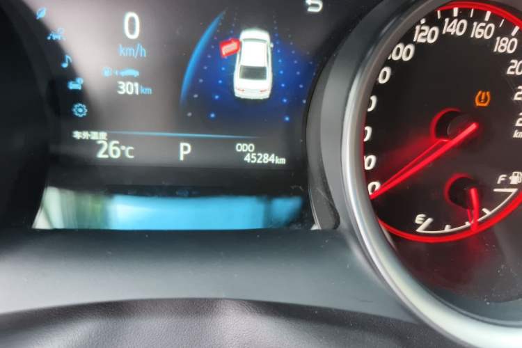 Used Toyota Camry 2021 2.0S FENGSHANG Edition Odometer Close Up