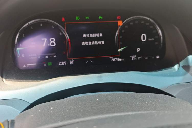 Used Toyota Camry 2021 2.5G Luxury Edition Odometer Close Up