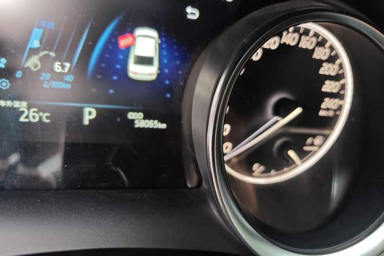 Used Toyota Camry 2021 2.0G Luxury Edition Odometer Close Up