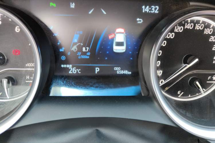 Used Toyota Camry 2021 2.0G Luxury Edition Odometer Close Up