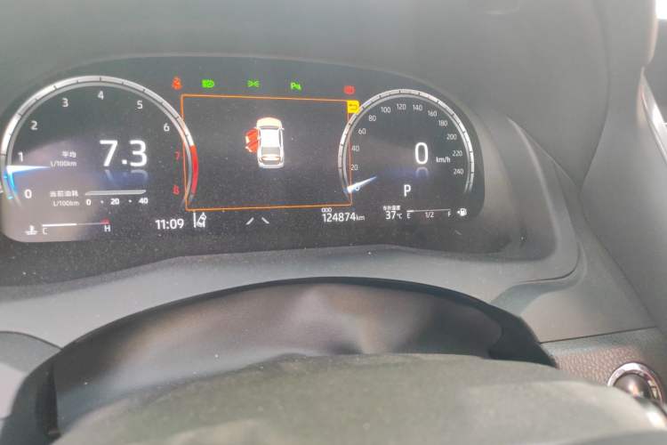 Used Toyota Camry 2021 2.5S Fēngshàng Edition Odometer Close Up
