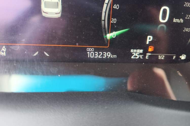 Used Toyota Camry 2021 2.5G Luxury Edition Odometer Close Up
