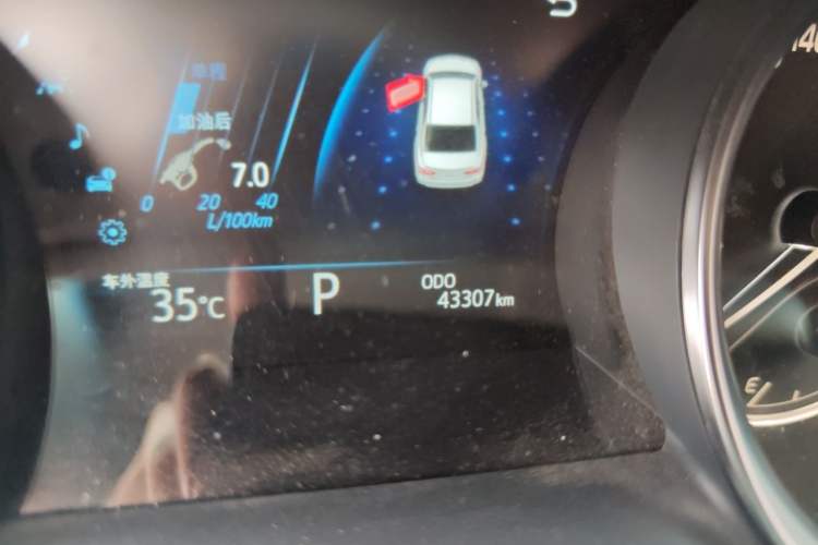 Used Toyota Camry 2021 2.0G Luxury Edition Odometer Close Up