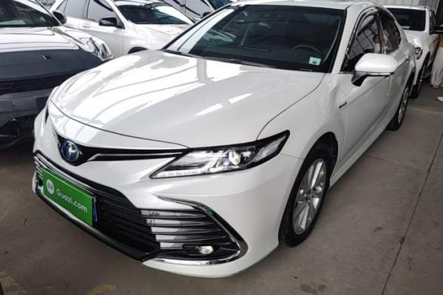 Ojetý Toyota Camry 2021 Dual-Motor 2.5 HGVP Leading Edition
