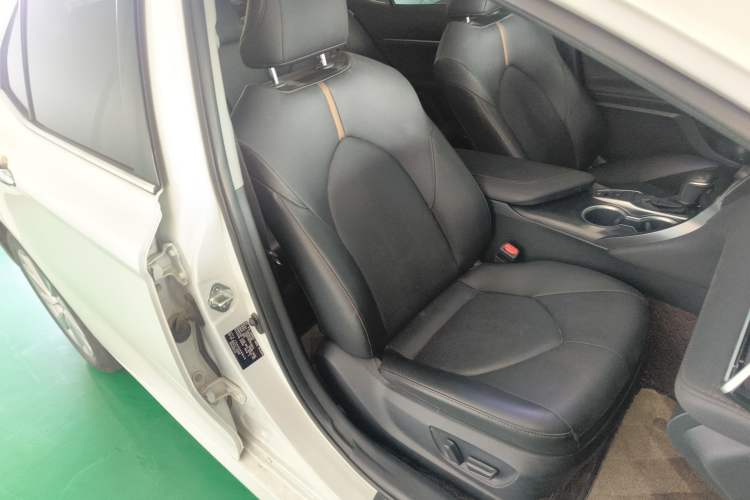 Used Toyota Camry 2021 2.0G Luxury Edition Right Front Seat