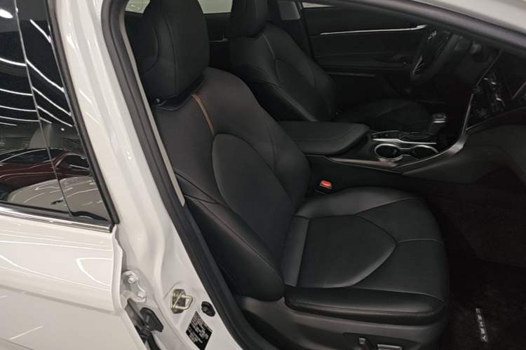 Used Toyota Camry 2021 2.0G Luxury Edition Right Front Seat