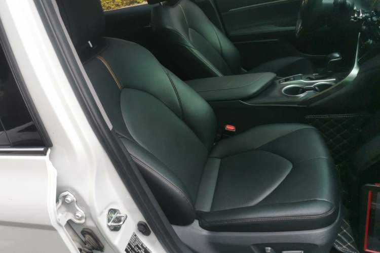Used Toyota Camry 2021 2.0G Luxury Edition Right Front Seat
