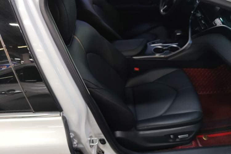 Used Toyota Camry 2021 2.0G Luxury Edition Right Front Seat