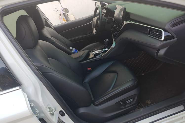 Used Toyota Camry 2021 2.5G Luxury Edition Right Front Seat