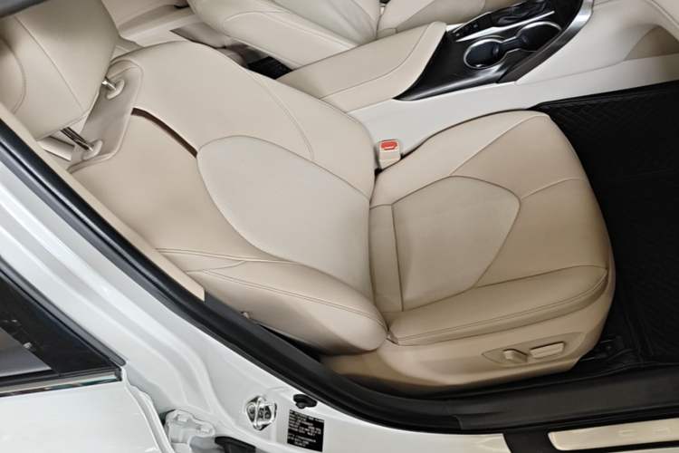 Used Toyota Camry 2021 2.0G Luxury Edition Right Front Seat