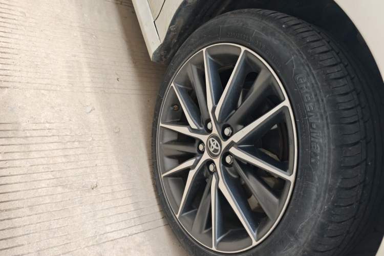 Used Toyota Camry 2021 2.5G Luxury Edition Right Front Wheel Hub