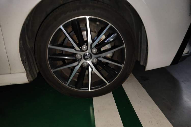 Used Toyota Camry 2021 2.0S FENGSHANG Edition Right Front Wheel Hub