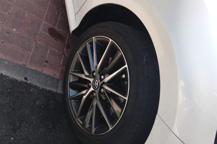 Used Toyota Camry 2021 2.5G Luxury Edition Right Front Wheel Hub