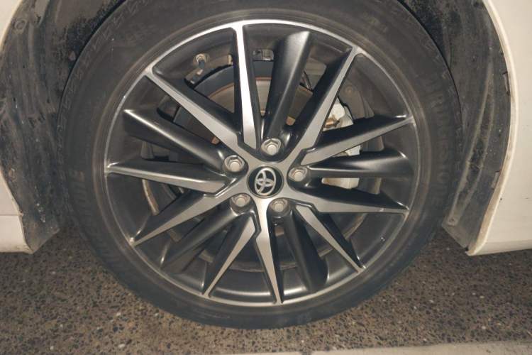 Used Toyota Camry 2021 2.5G Luxury Edition Right Front Wheel Hub