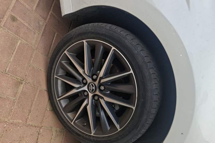 Used Toyota Camry 2021 2.5G Luxury Edition Right Front Wheel Hub
