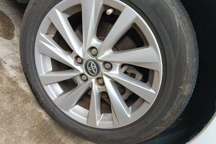 Used Toyota Camry 2021 2.0G Luxury Edition Right Front Wheel Hub