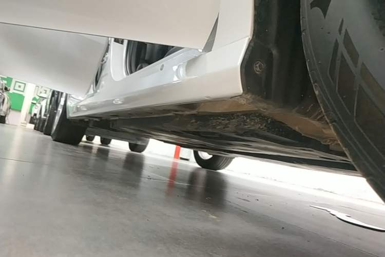 Used Toyota Camry 2021 2.0G Luxury Edition Right Side Sill