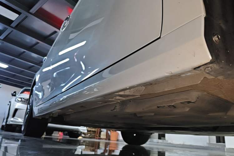 Used Toyota Camry 2021 Dual-Motor 2.5HG Luxury Edition Right Side Sill