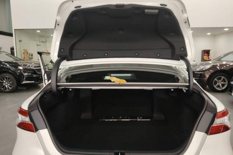 Used Toyota Camry 2021 2.0G Luxury Edition Trunk