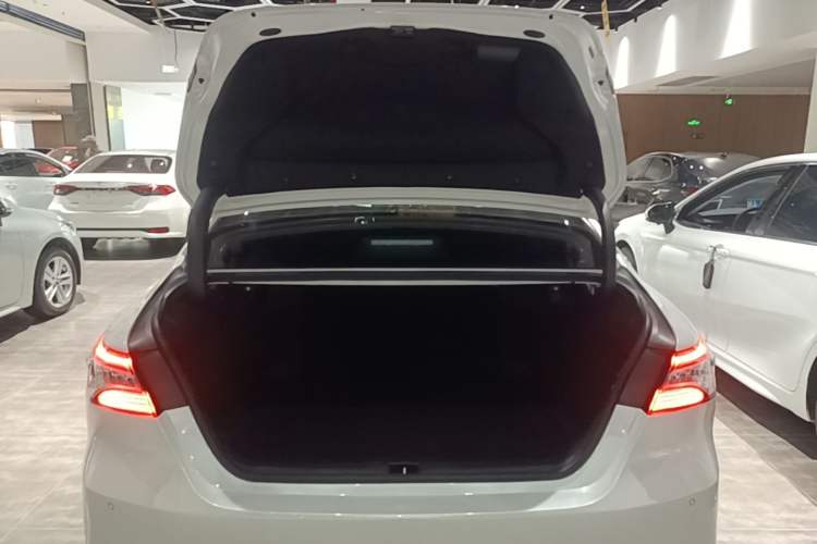 Used Toyota Camry 2021 2.5G Luxury Edition Trunk