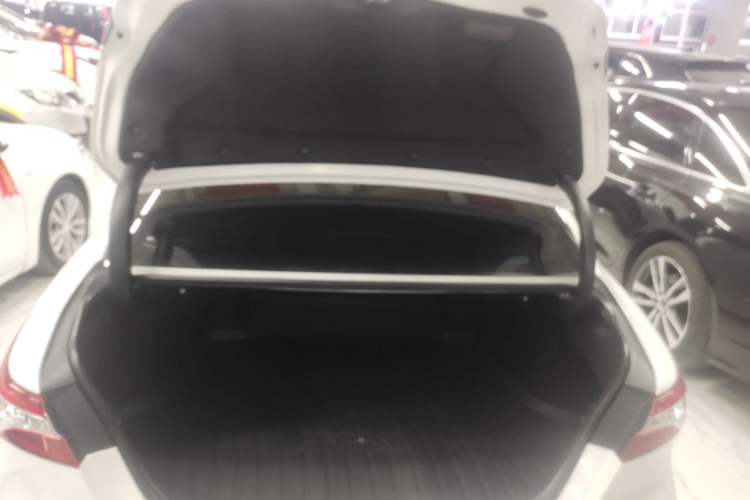 Used Toyota Camry 2021 2.5G Luxury Edition Trunk