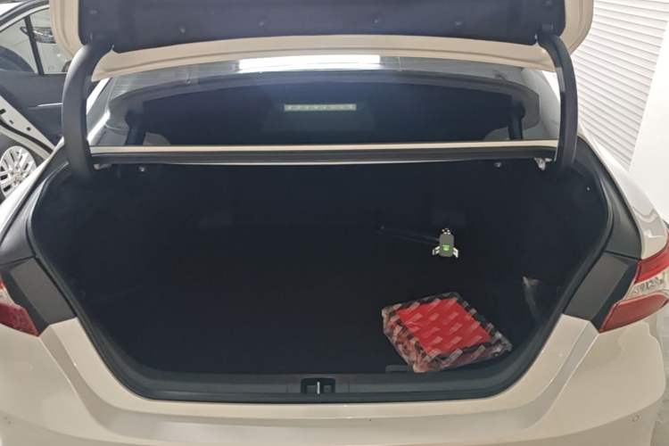 Used Toyota Camry 2021 2.5G Luxury Edition Trunk