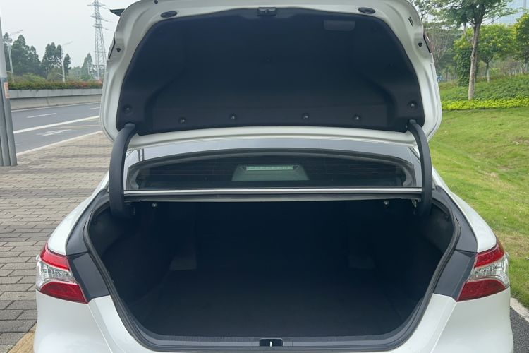 Used Toyota Camry 2021 2.0G Luxury Edition Trunk