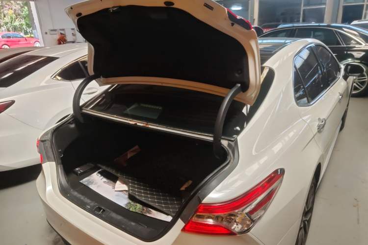 Used Toyota Camry 2021 2.5G Luxury Edition Trunk