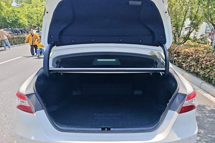 Used Toyota Camry 2021 2.0G Luxury Edition Trunk