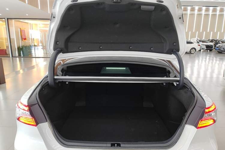Used Toyota Camry 2021 2.5G Luxury Edition Trunk
