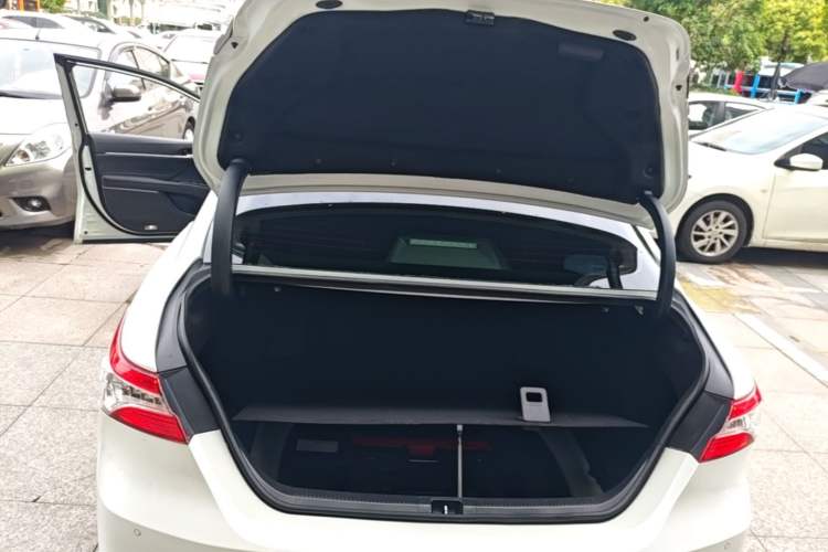 Used Toyota Camry 2021 2.0G Luxury Edition Trunk