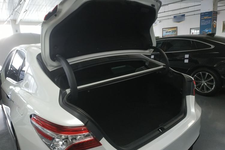 Used Toyota Camry 2021 2.0G Luxury Edition Trunk