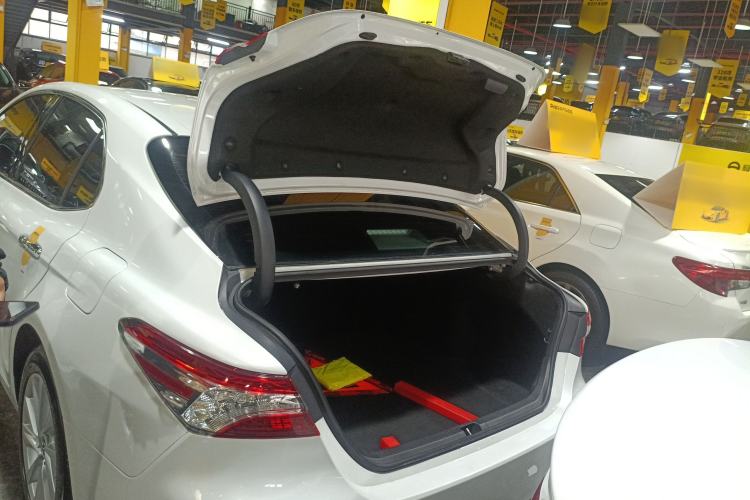 Used Toyota Camry 2021 2.0G Luxury Edition Trunk
