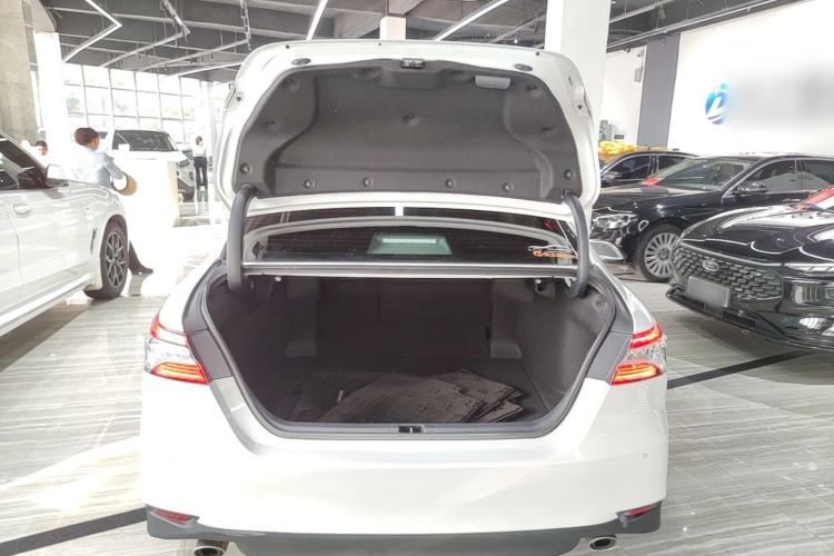 Used Toyota Camry 2021 2.0G Luxury Edition Trunk