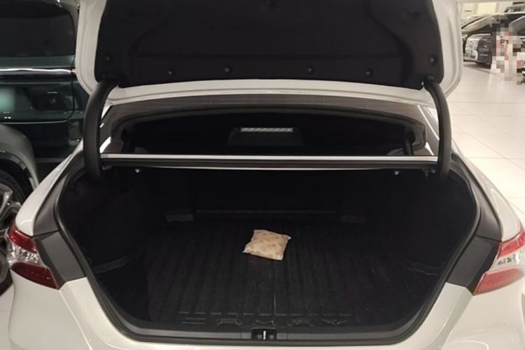 Used Toyota Camry 2021 2.5G Luxury Edition Trunk