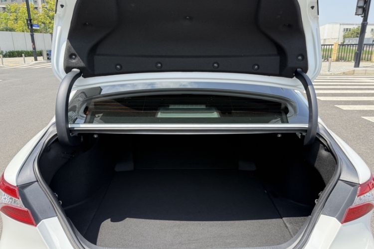 Used Toyota Camry 2021 2.5G Luxury Edition Trunk