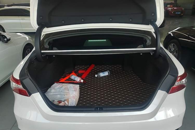Used Toyota Camry 2021 2.5G Luxury Edition Trunk